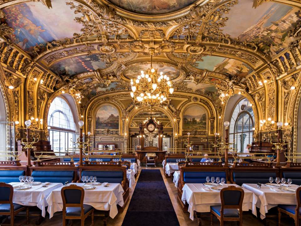 Paris je t'aime on X: The beautiful restaurant Le Train Bleu located  inside the Gare de Lyon will make you want to stare at the ceiling  throughout the entire meal. 😍 Bon